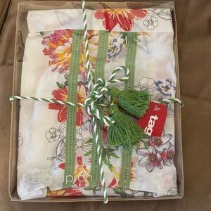 Tag Bloom Apron with Green Accents